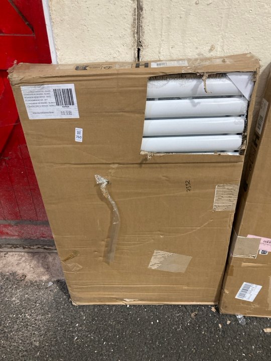 Lot 760  
            Marchington SR19 - Delivery or Collection 

                
WHITE HORIZONTAL DOUBLE OVAL TUBED RADIATOR 1003 X 635MM - ORIGINAL RRP £460: LOC...