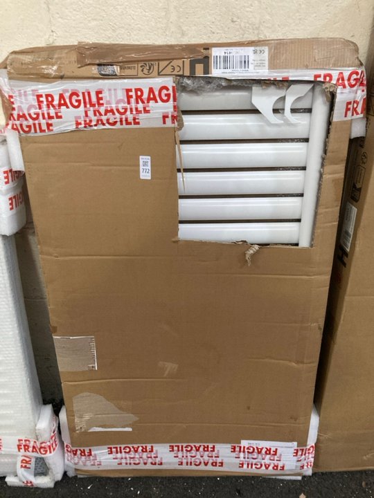 Lot 772  
            Marchington SR19 - Delivery or Collection 

                
WHITE HORIZONTAL SINGLE OVAL TUBED RADIATOR 1003 X 600MM - ORIGINAL RRP £340: LOC...