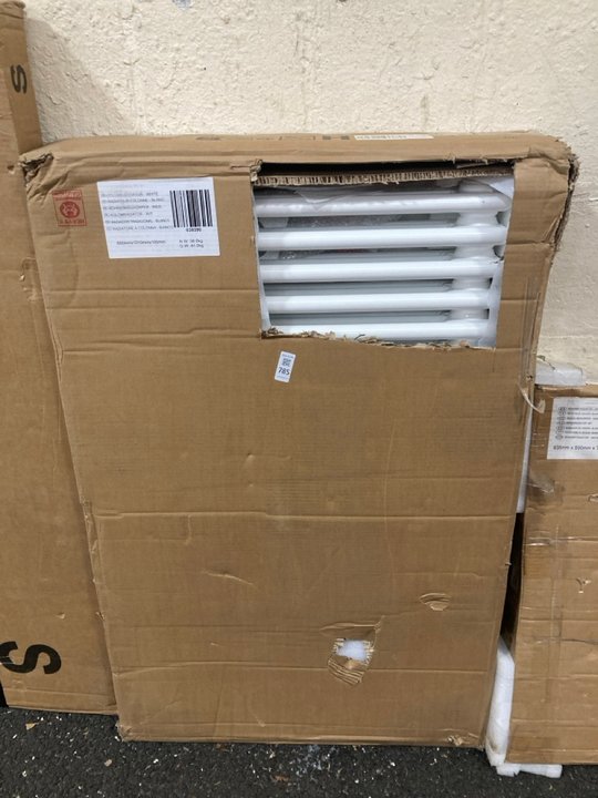Lot 785  
            Marchington SR19 - Delivery or Collection 

                
TRADITIONAL HORIZONTAL 3 COLUMN CAST IRON STYLE RADIATOR IN WHITE 1010 X 600MM - ...