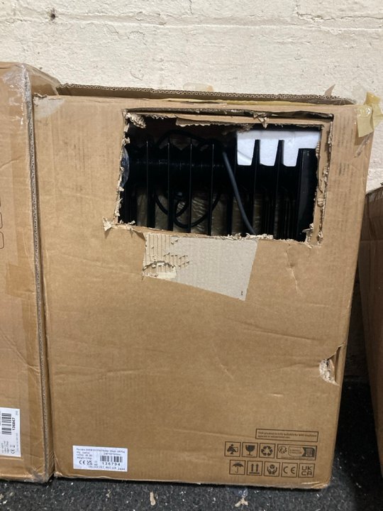Lot 800  
            Marchington SR19 - Delivery or Collection 

                
2500W BLACK OIL FILLED HEATER 530 X 620MM - ORIGINAL RRP £169: LOCATION - B6