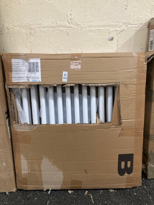Lot 806  
            Marchington SR19 - Delivery or Collection 

                
TRADITIONAL HORIZONTAL 2 COLUMN CAST IRON STYLE RADIATOR IN WHITE 605 X 600MM - O...