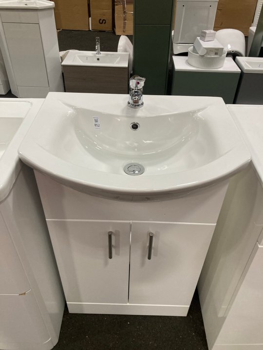 Lot 852  
            Marchington SR19 - Collection 

                
(COLLECTION ONLY) FLOOR STANDING 2 DOOR SEMI RECESSED SINK UNIT IN WHITE WITH A 5...