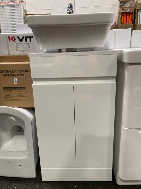 Lot 899  
            Marchington SR19 - Collection 

                
(COLLECTION ONLY) FLOOR STANDING 2 DOOR COUNTER TOP SINK UNIT IN WHITE 470 X 370M...
