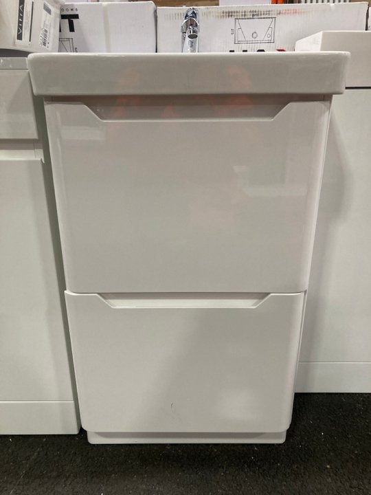 Lot 900  
            Marchington SR19 - Collection 

                
(COLLECTION ONLY) FLOOR STANDING 2 DRAWER SINK UNIT IN WHITE WITH A 510 X 470MM 1...