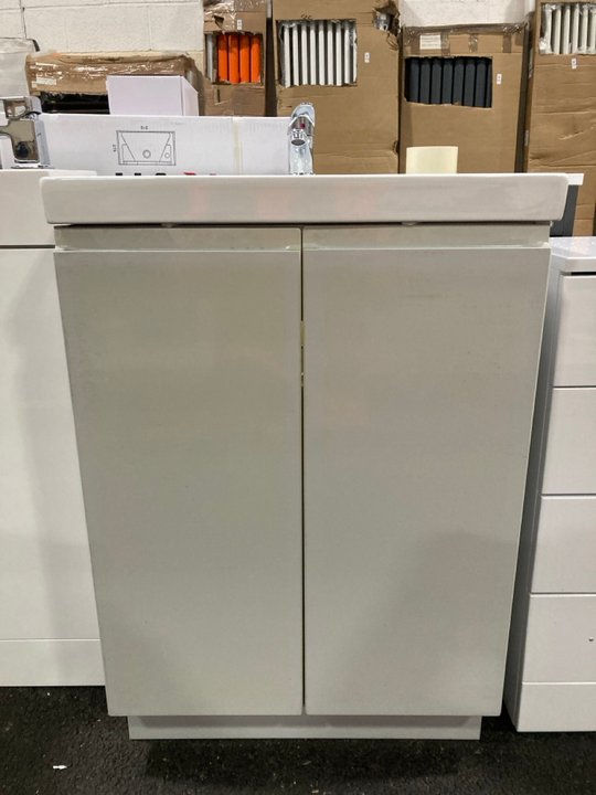 Lot 902  
            Marchington SR19 - Collection 

                
(COLLECTION ONLY) FLOOR STANDING 2 DOOR SINK UNIT IN GLOSS GREY MIST WITH A 610 X...