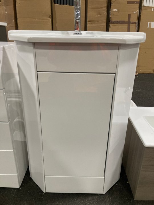 Lot 904  
            Marchington SR19 - Collection 

                
(COLLECTION ONLY) FLOOR STANDING 1 DOOR CORNER CLOSET SINK UNIT IN WHITE COMPLETE...