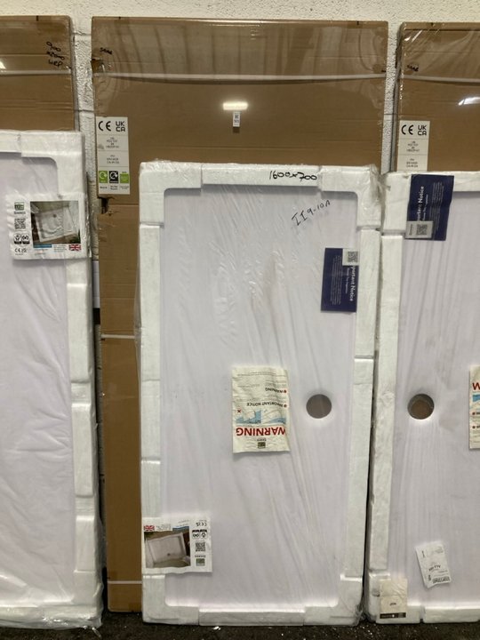 Lot 973  
            Marchington SR19 - Collection 

                
(COLLECTION ONLY) CLEAR GLASS SILVER FRAMED 900 X 2000MM WET ROOM PANEL WITH A ST...