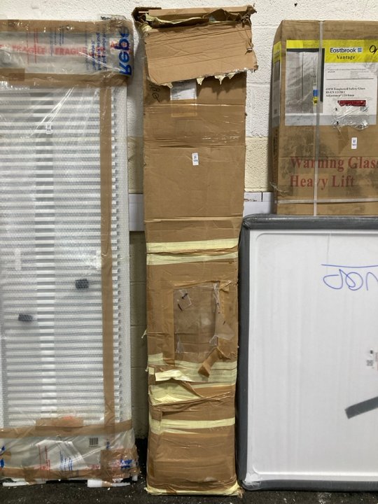 Lot 979  
            Marchington SR19 - Collection 

                
(COLLECTION ONLY) CLEAR GLASS SILVER FRAMED 700 X 1850MM QUADRANT SHOWER ENCLOSUR...