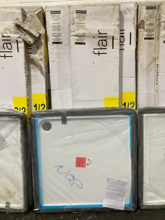 Lot 988  
            Marchington SR19 - Collection 

                
(COLLECTION ONLY) CLEAR GLASS SILVER FRAMED 700 X 800 X 1900MM CORNER ENTRY SHOWE...