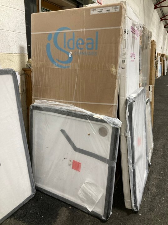 Lot 995  
            Marchington SR19 - Collection 

                
(COLLECTION ONLY) CLEAR GLASS SILVER FRAMED 1000 X 1900MM LH CORNER ENTRY DOOR WI...