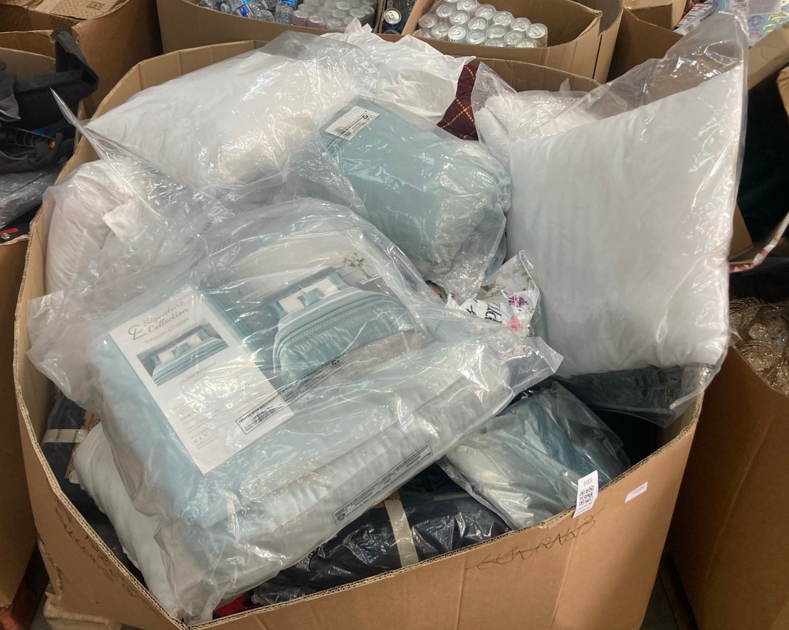 Lot 103  
            Edinburgh SR22 - Delivery Or Collection 

                
PALLET OF TO INCLUDE CATHERINE LANSFIELD SEQUIN CLUSTER QUILTED 240X260CM BEDSPRE...