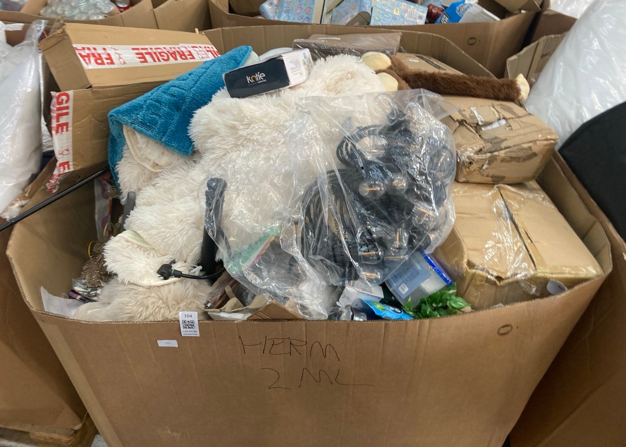 Lot 104  
            Edinburgh SR22 - Delivery Or Collection 

                
PALLET OF GENERAL GOODS TO INCLUDE CUDDLE CREW MONKEY SOFT TOY: LOCATION - PALLET...