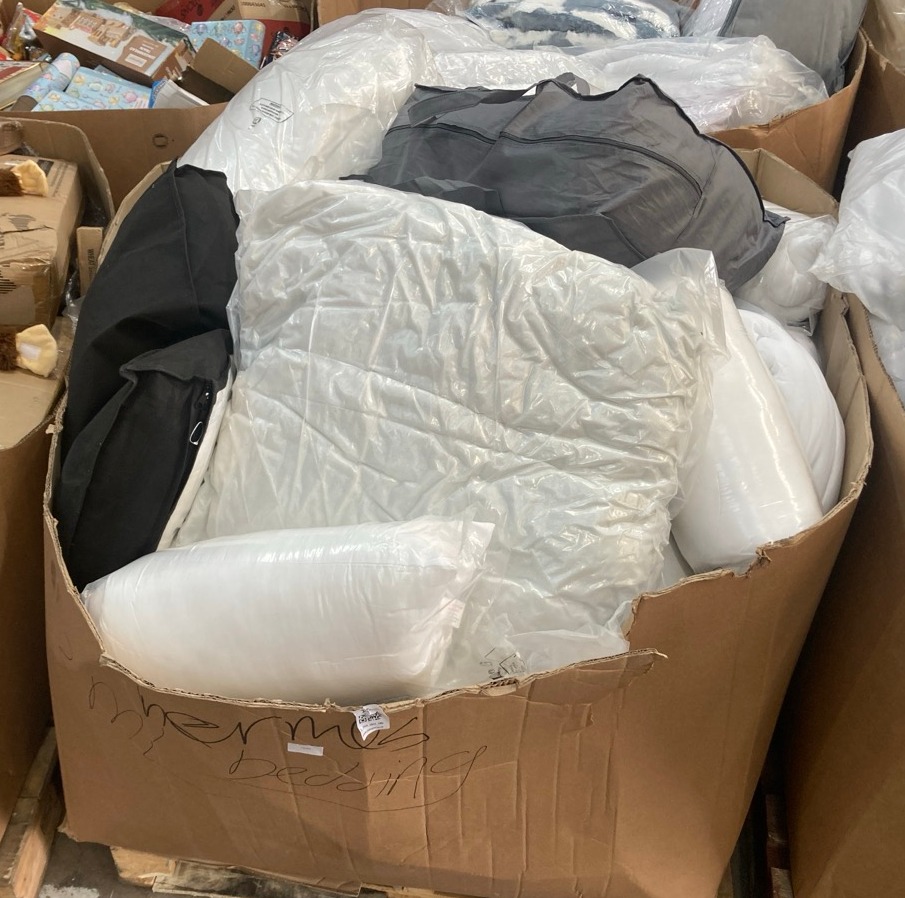 Lot 105  
            Edinburgh SR22 - Delivery Or Collection 

                
PALLET OF BEDDING ITEMS TO INCLUDE ANTI-BACTERIAL GOOSE FEATHER KING DUVET: LOCAT...