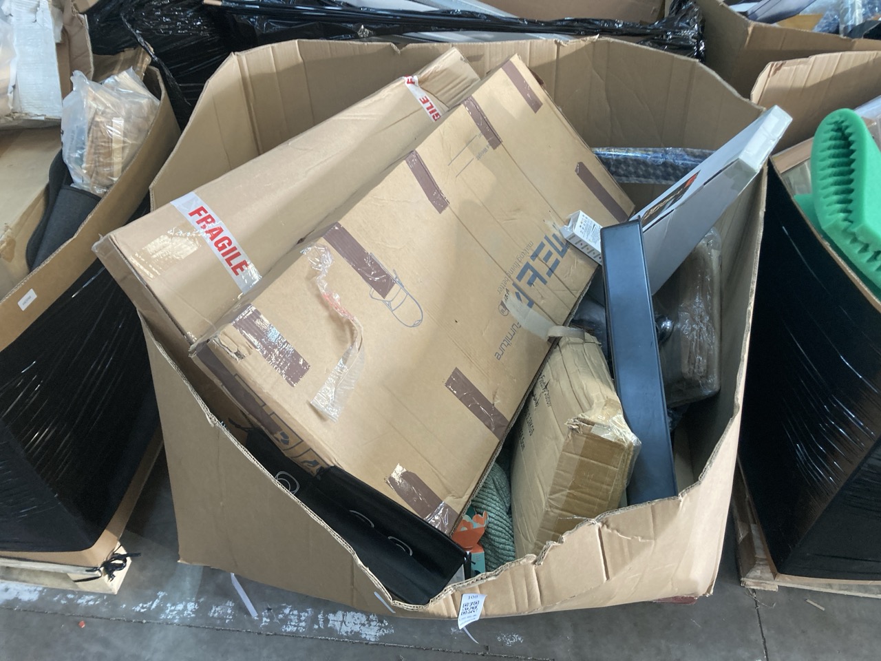 Lot 108  
            Edinburgh SR22 - Delivery Or Collection 

                
PALLET OF GENERAL GOODS TO INCLUDE SHORT SEUPLE PALETTE THE WORLD'S COLOURIST WAT...