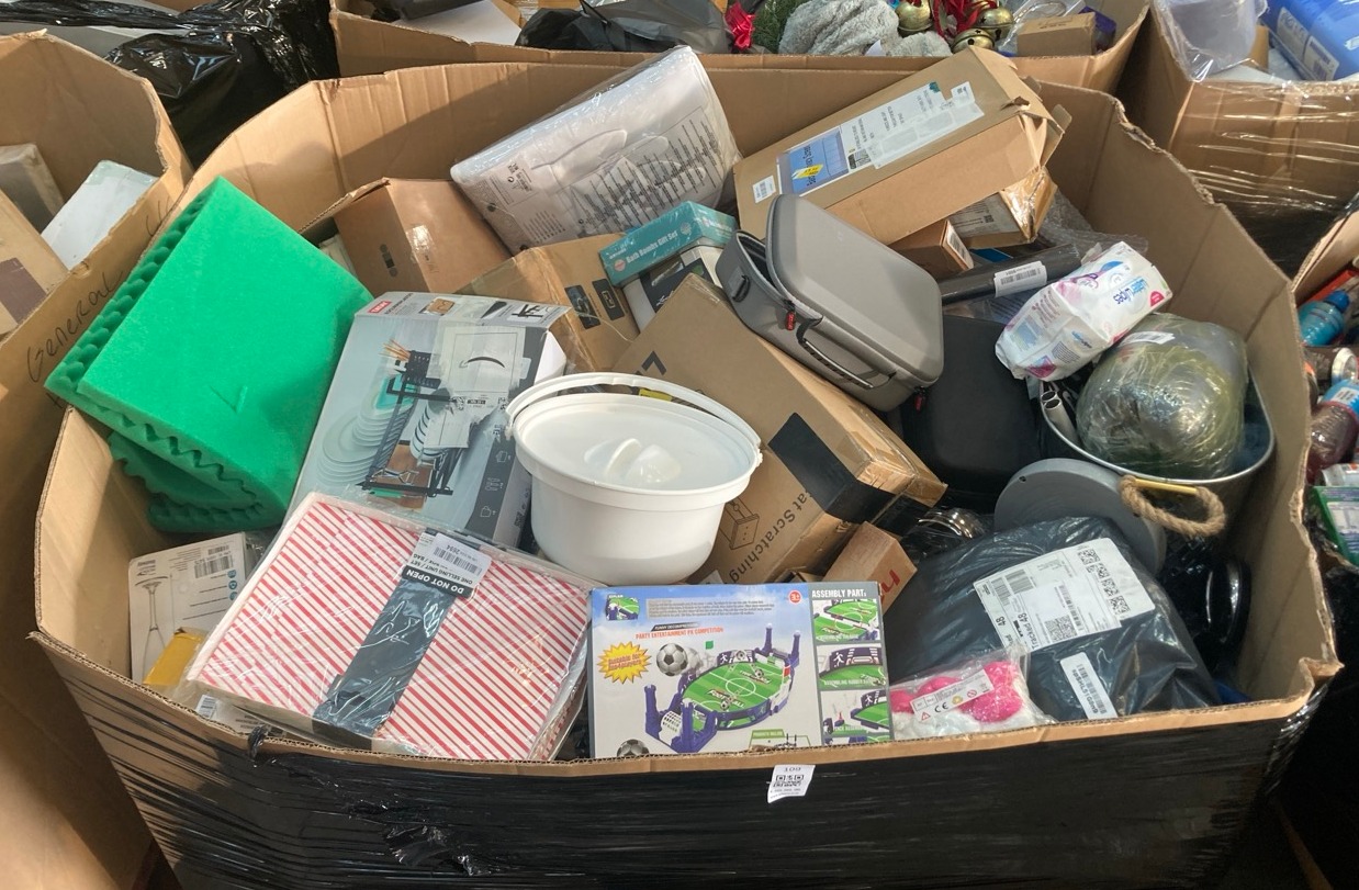 Lot 109  
            Edinburgh SR22 - Delivery Or Collection 

                
PALLET OF GENERAL GOODS TO INCLUDE WATERWIPES 3 IN 1 PUREST WIPES FOR BABIES : LO...