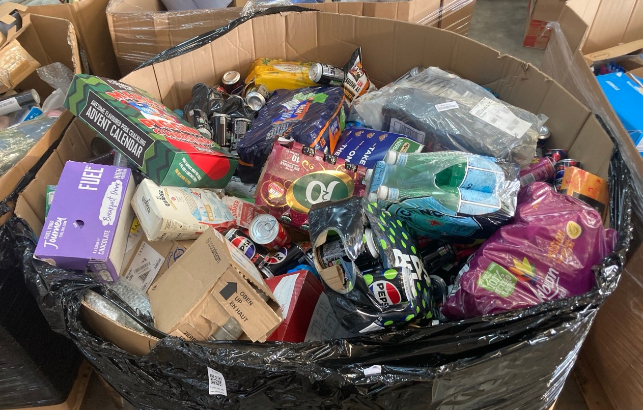 Lot 110  
            Edinburgh SR22 - Delivery Or Collection 

                
PALLET OF FOOD & DRINK TO INCLUDE S.PELLEGRINO SPARKLING WATER 6 PACK 1L (SOME IT...