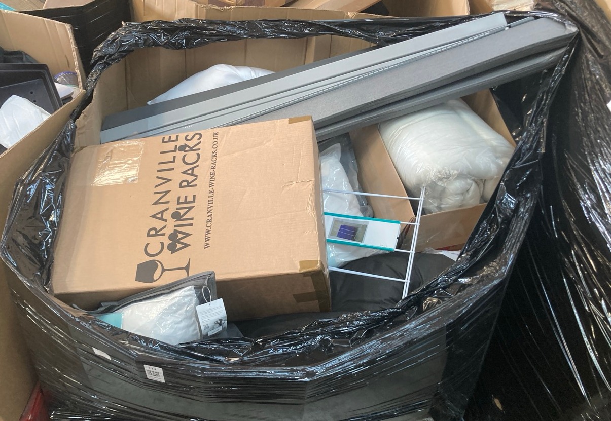 Lot 114  
            Edinburgh SR22 - Delivery Or Collection 

                
PALLET OF GENERAL GOODS TO INCLUDE TECHGEAR GLASS EDITION PREMIUM TEMPERED SCREEN...