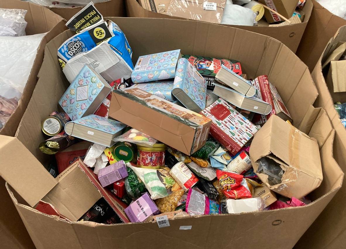 Lot 118  
            Edinburgh SR22 - Delivery Or Collection 

                
PALLET OF FOOD & DRINK TO INCLUDE CHEETOS NIBB IT STICKS ITEMS MAY BE PAST BEST B...