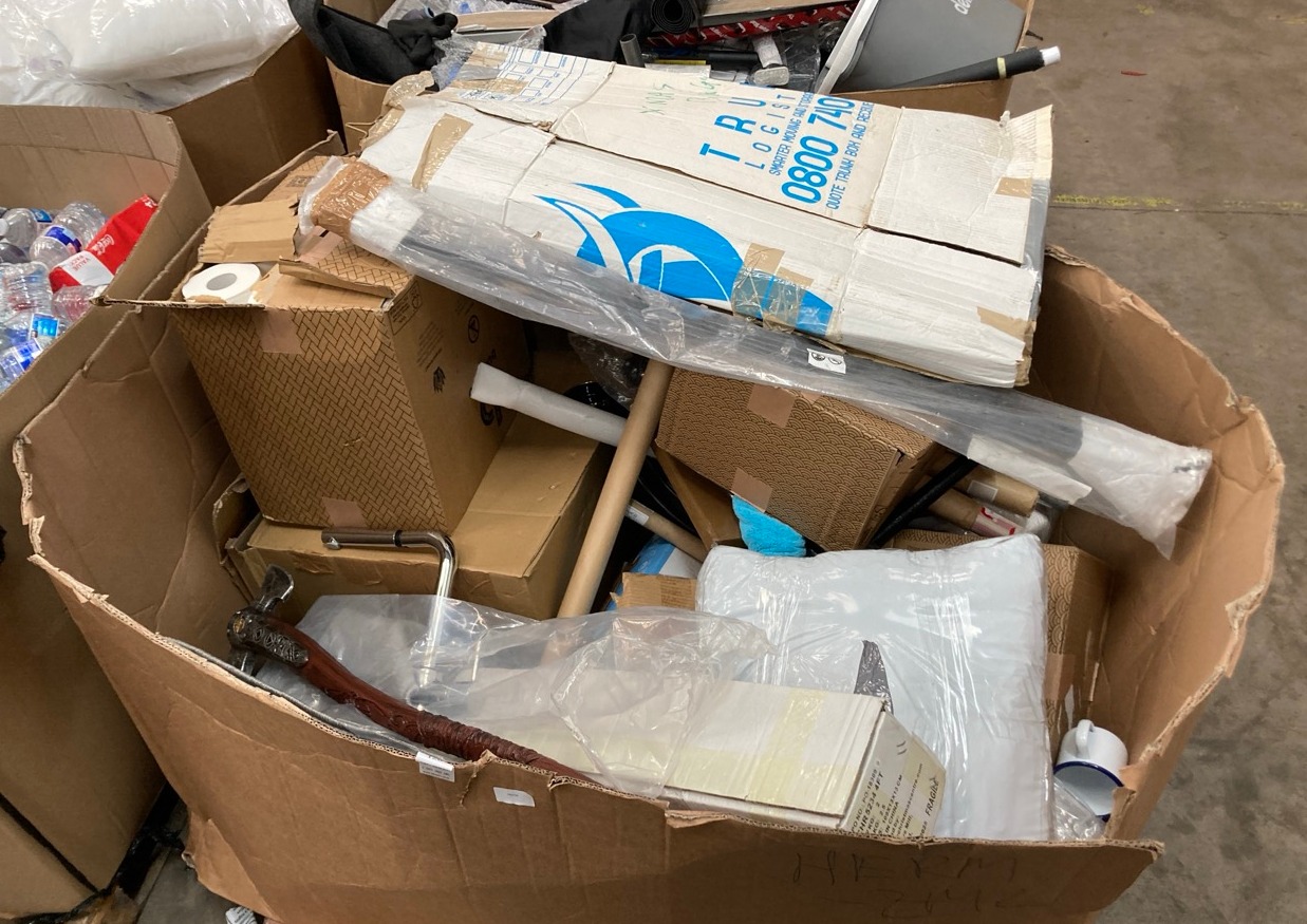 Lot 120  
            Edinburgh SR22 - Delivery Or Collection 

                
PALLET OF GENERAL GOODS TO INCLUDE PET REBELLION STOP MUDDY PAWS EXTRA LARGE 57 C...