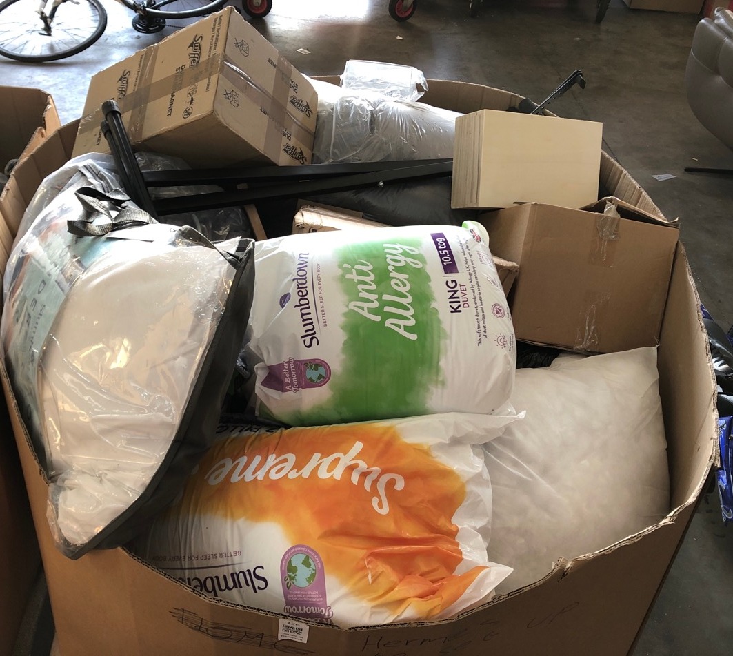 Lot 126  
            Edinburgh SR22 - Delivery Or Collection 

                
PALLET OF GENERAL GOODS TO INCLUDE SLUMBERDOWN ANTI ALLERGY KING SIZE DUVET 10.5 ...