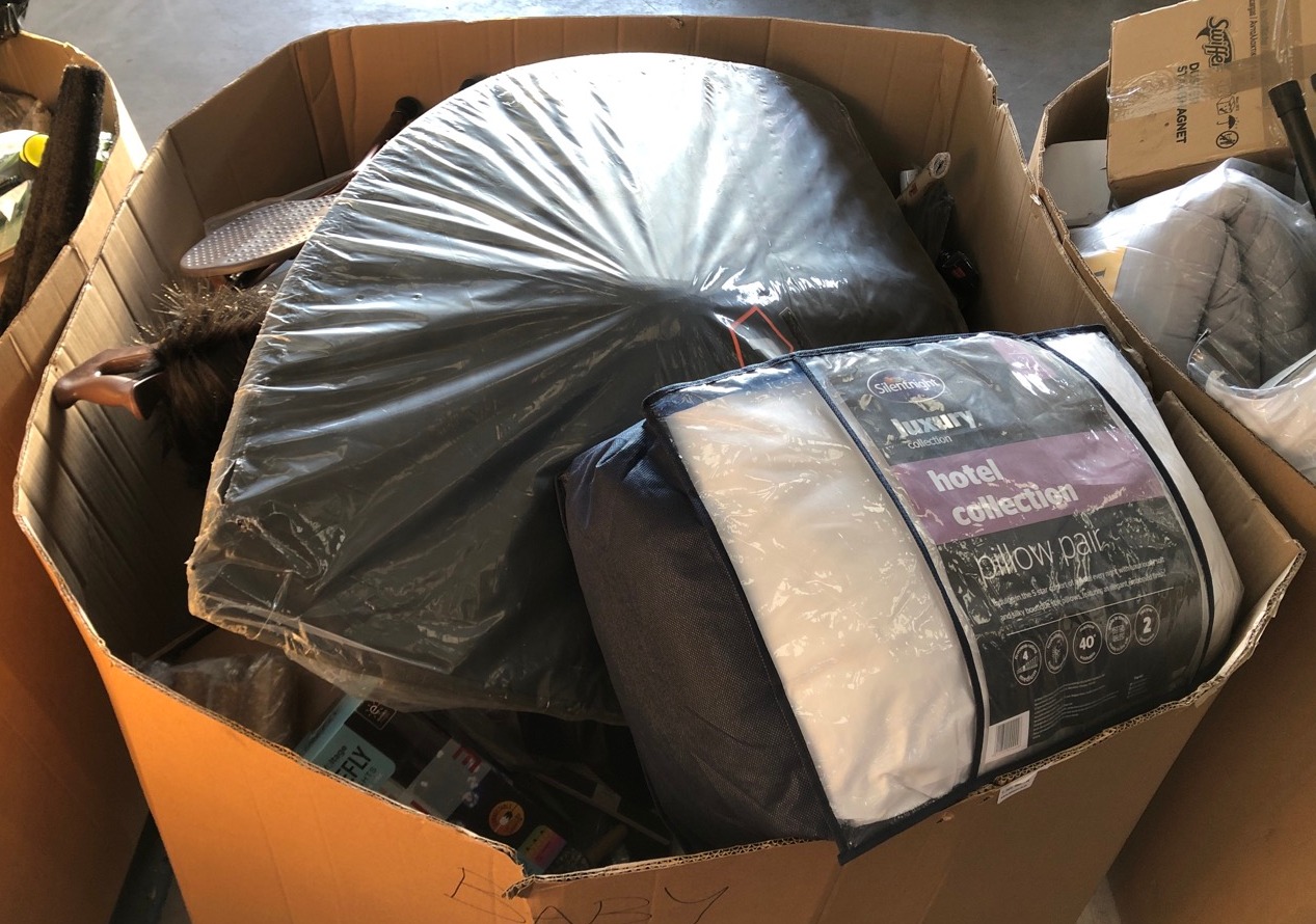 Lot 127  
            Edinburgh SR22 - Delivery Or Collection 

                
PALLET OF GENERAL GOODS TO INCLUDE SILENTNIGHT HOTEL COLLECTION PILLOWS 2 PACK - ...