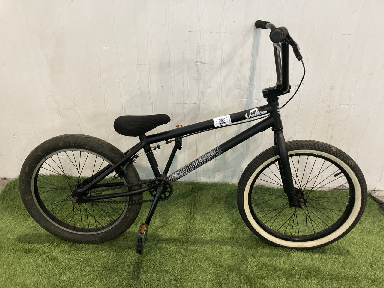 Lot 12  
            Edinburgh SR22 - Delivery Or Collection 

                
VENOM STUNT BMX, 12" FRAME, 20" WHEELS, SINGLE SPEED:: LOCATION - FRONT FLOOR(COL...