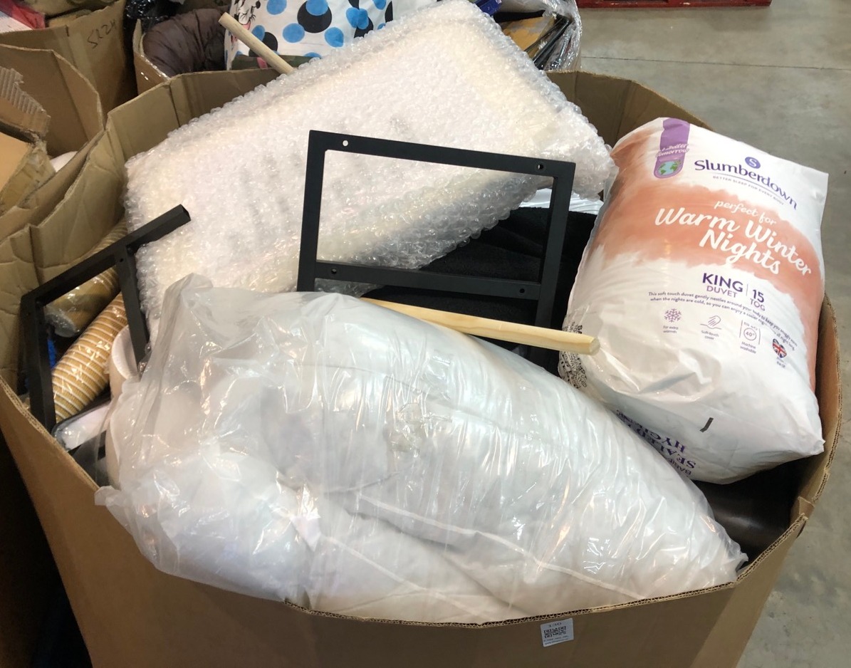 Lot 130  
            Edinburgh SR22 - Delivery Or Collection 

                
PALLET OF GENERAL GOODS TO INCLUDE SLUMBERDOWN KING DUVET 15 TOG: LOCATION - FLOO...
