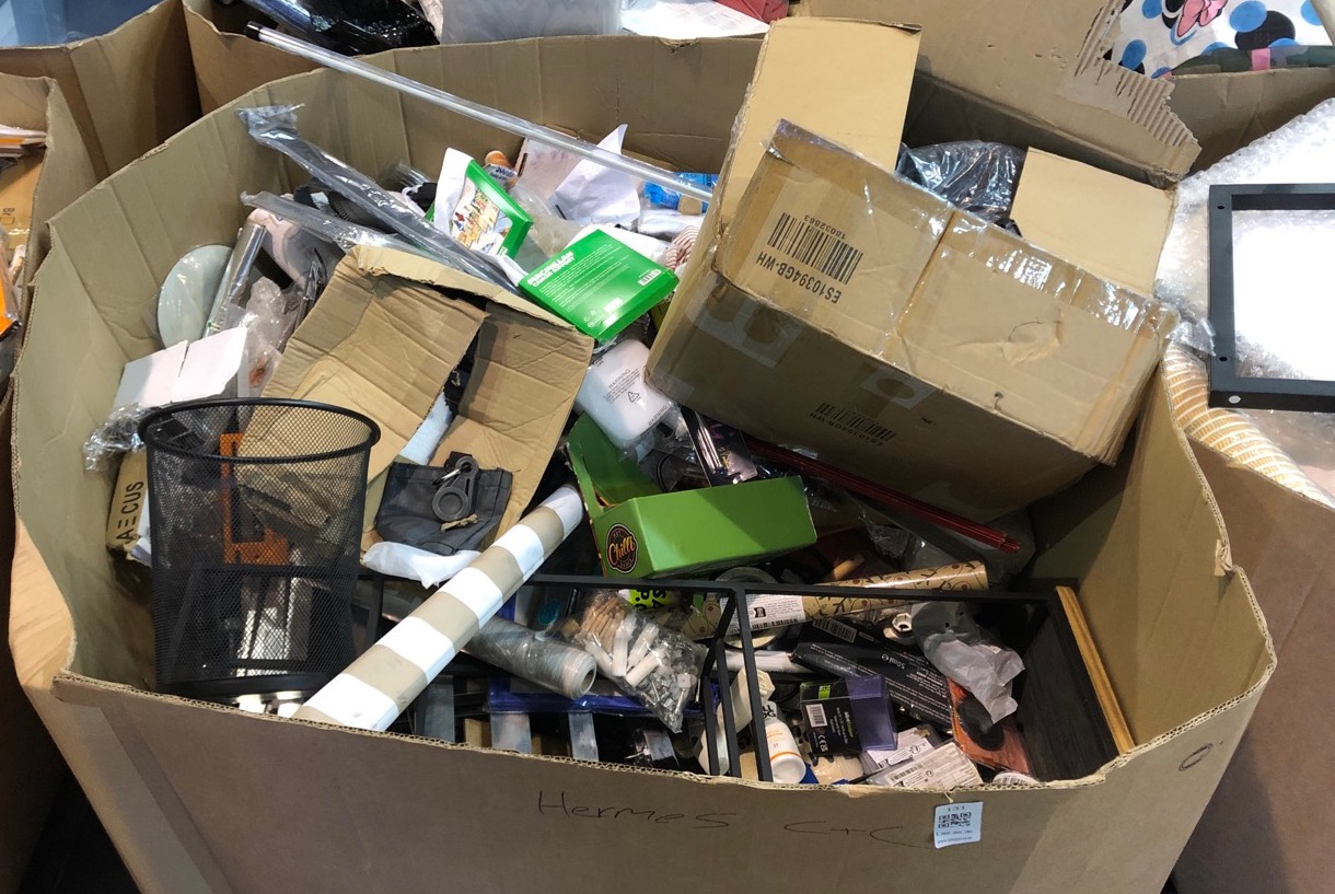 Lot 131  
            Edinburgh SR22 - Delivery Or Collection 

                
PALLET OF GENERAL GOODS TO INCLUDE SMALL BLACK RUBBISH BIN: LOCATION - FLOOR(COLL...