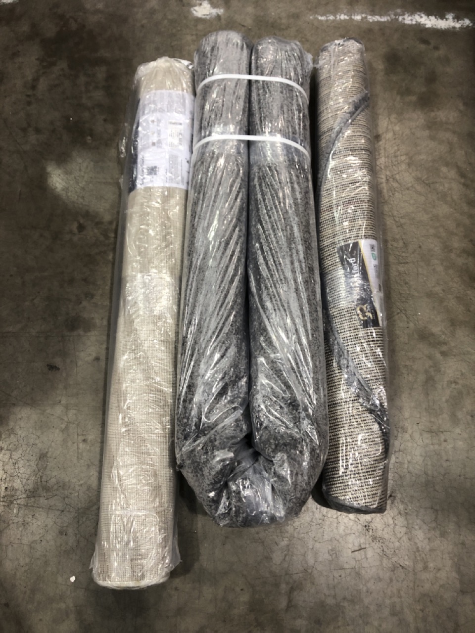 Lot 135  
            Edinburgh SR22 - Delivery Or Collection 

                
QUANTITY OF RUGS TO INCLUDE SERDIM RUGS LIVING ROOM ROUND SHAGGY AREA RUGS DARK G...