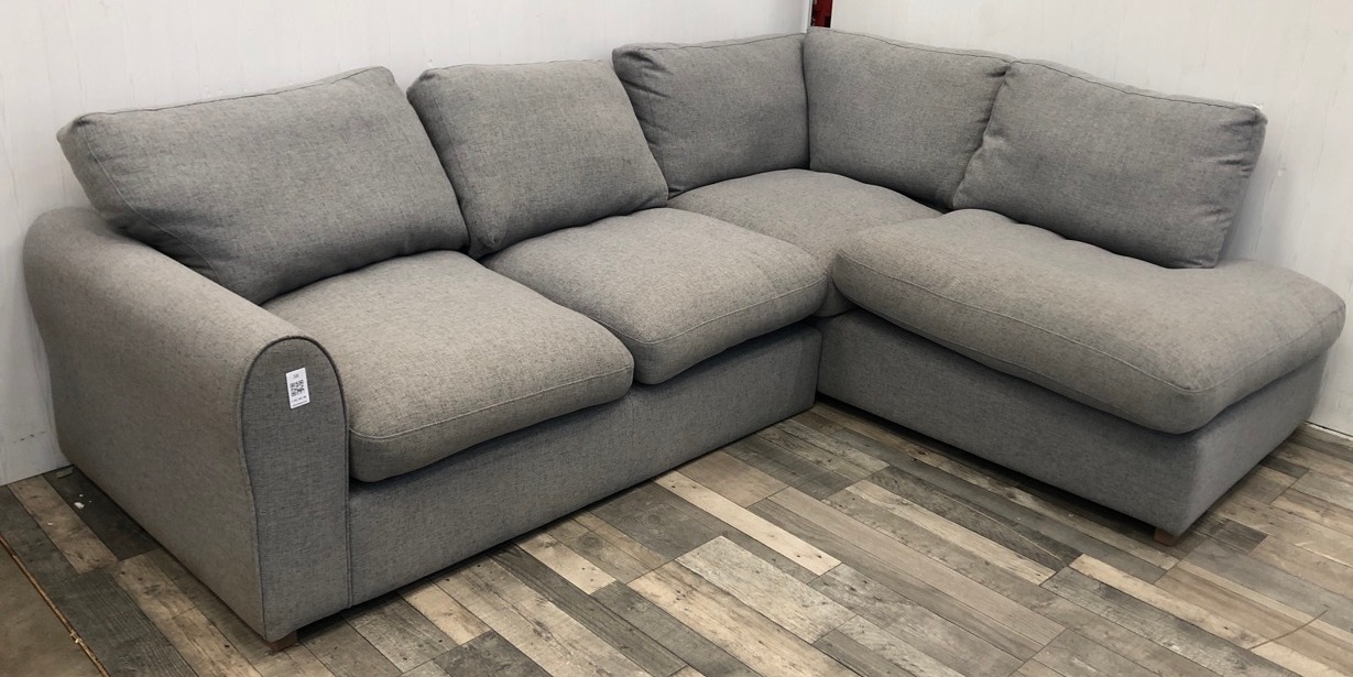 Lot 15  
            Edinburgh SR22 - Delivery Or Collection 

                
DFS.COM 4 SEATER CORNER SOFA COLOUR GREY ORIGINAL RRP - £999::: LOCATION - SOFA R...