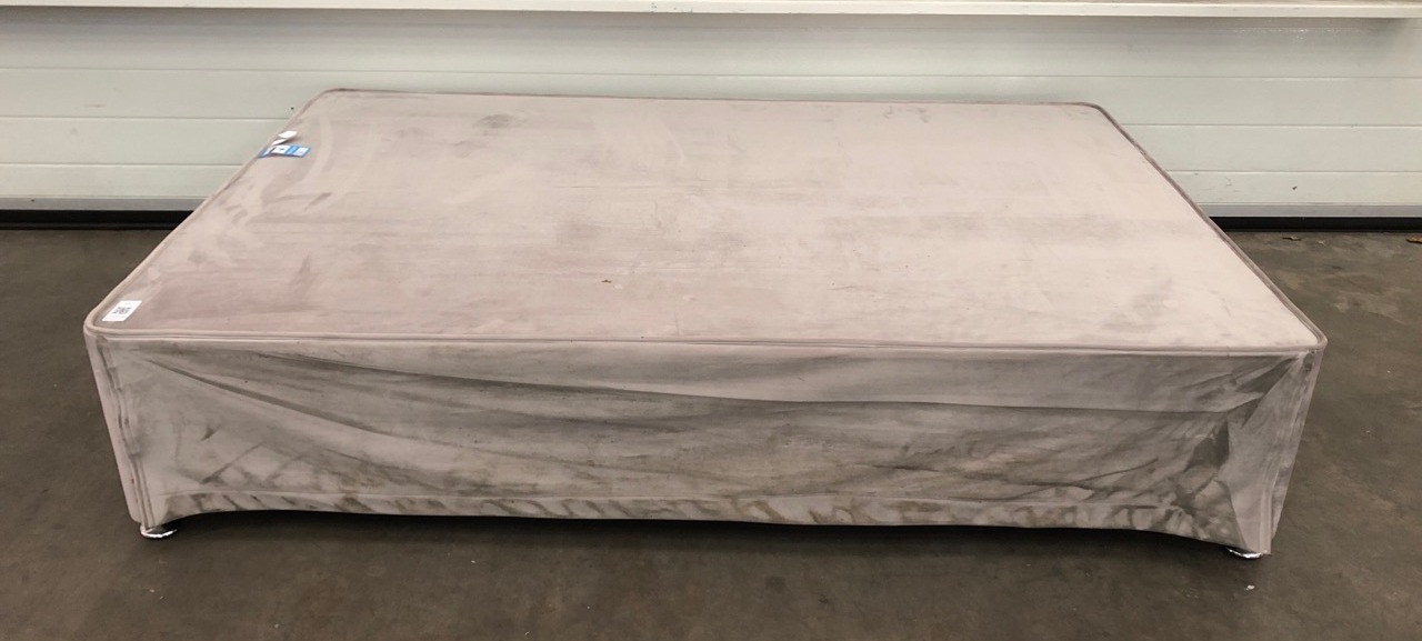 Lot 16  
            Edinburgh SR22 - Delivery Or Collection 

                
DFS.COM GREY KING SIZE BED ORIGINAL RRP £150::: LOCATION - FRONT FLOOR(COLLECTION...