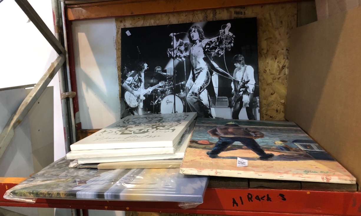 Lot 19  
            Edinburgh SR22 - Delivery Or Collection 

                
QUANTITY OF ITEMS TO INCLUDE ROLLING STONES WALL CANVAS: LOCATION - LEFT RACK(COL...