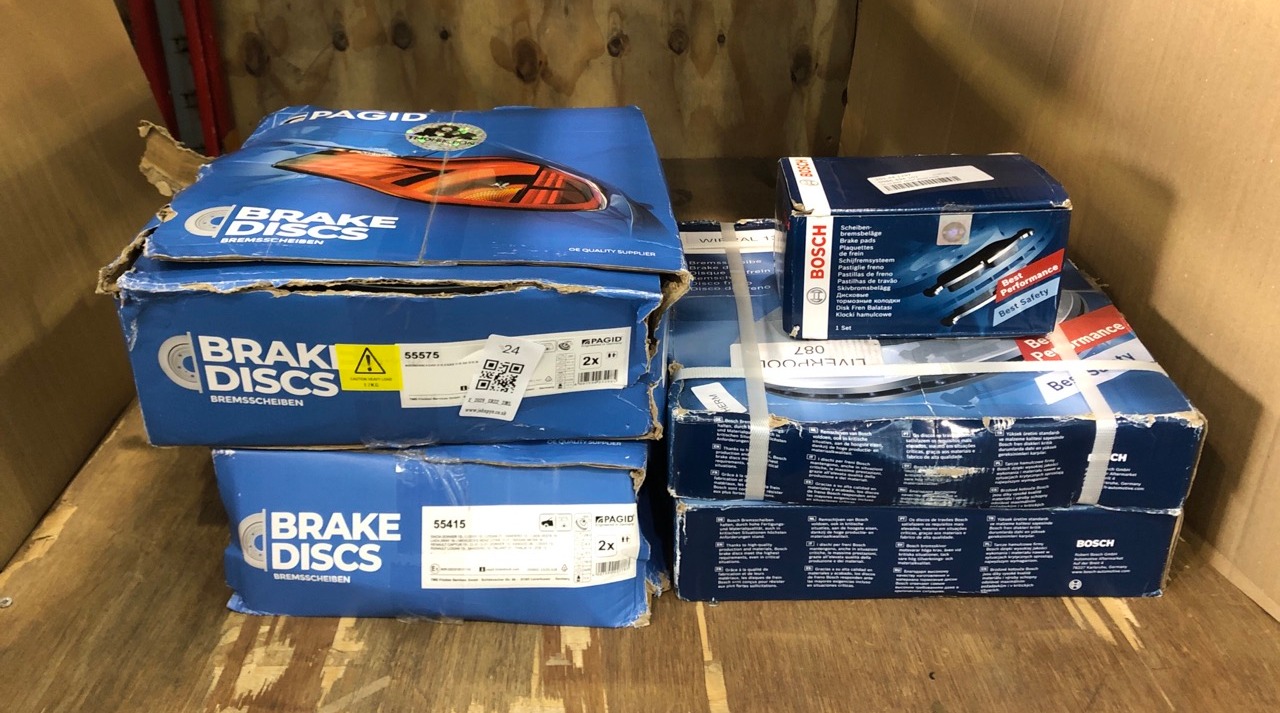 Lot 24  
            Edinburgh SR22 - Delivery Or Collection 

                
QUANTITY OF VEHICLES ACCESSORIES ITEMS TO INCLUDE BOSCH BP1017 - BRAKE PADS CAR F...