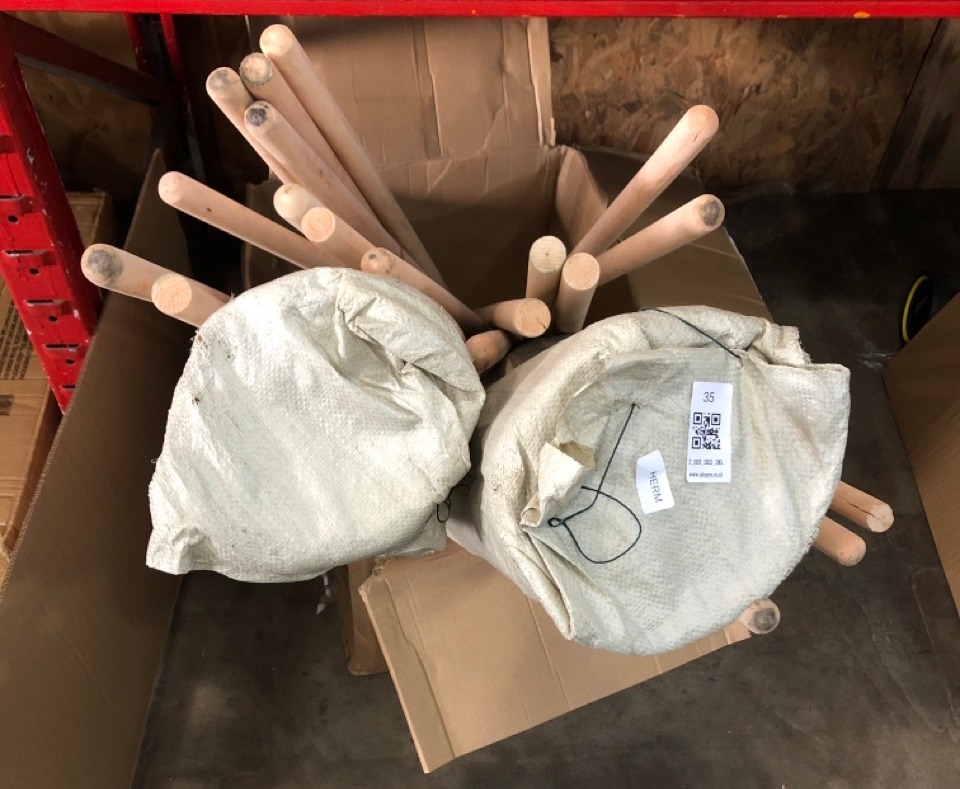 Lot 35  
            Edinburgh SR22 - Delivery Or Collection 

                
QUANTITY OF ITEMS TO INCLUDE SG EXTRA THICK REED FENCE 1.2M X 4M: LOCATION - LEFT...