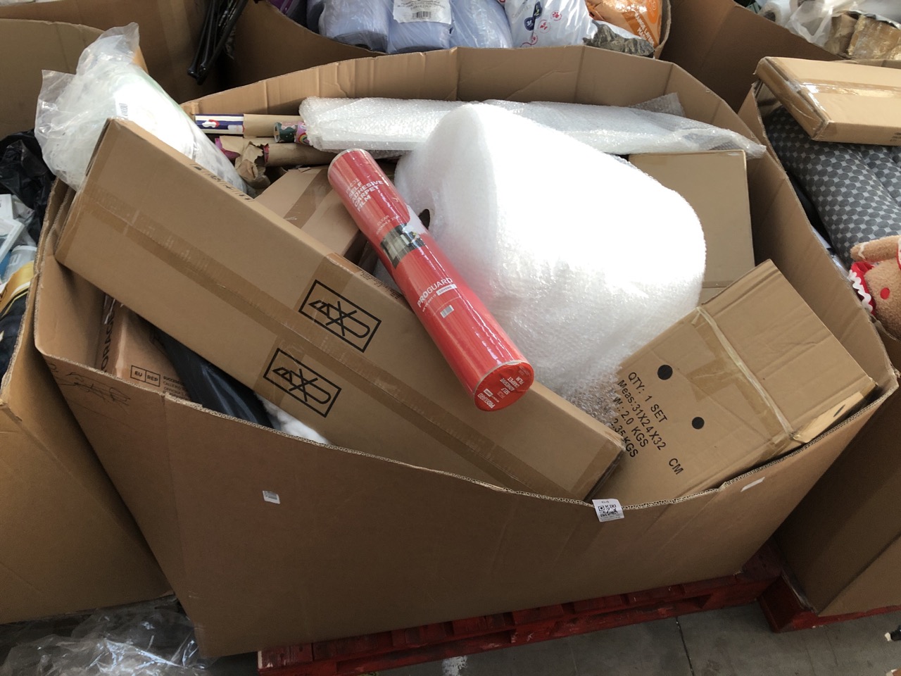 Lot 64  
            Edinburgh SR22 - Delivery Or Collection 

                
PALLET OF GENERAL GOODS TO INCLUDE SELF-ADHESIVE PROGUARD® CARPET PROTECTION FILM...