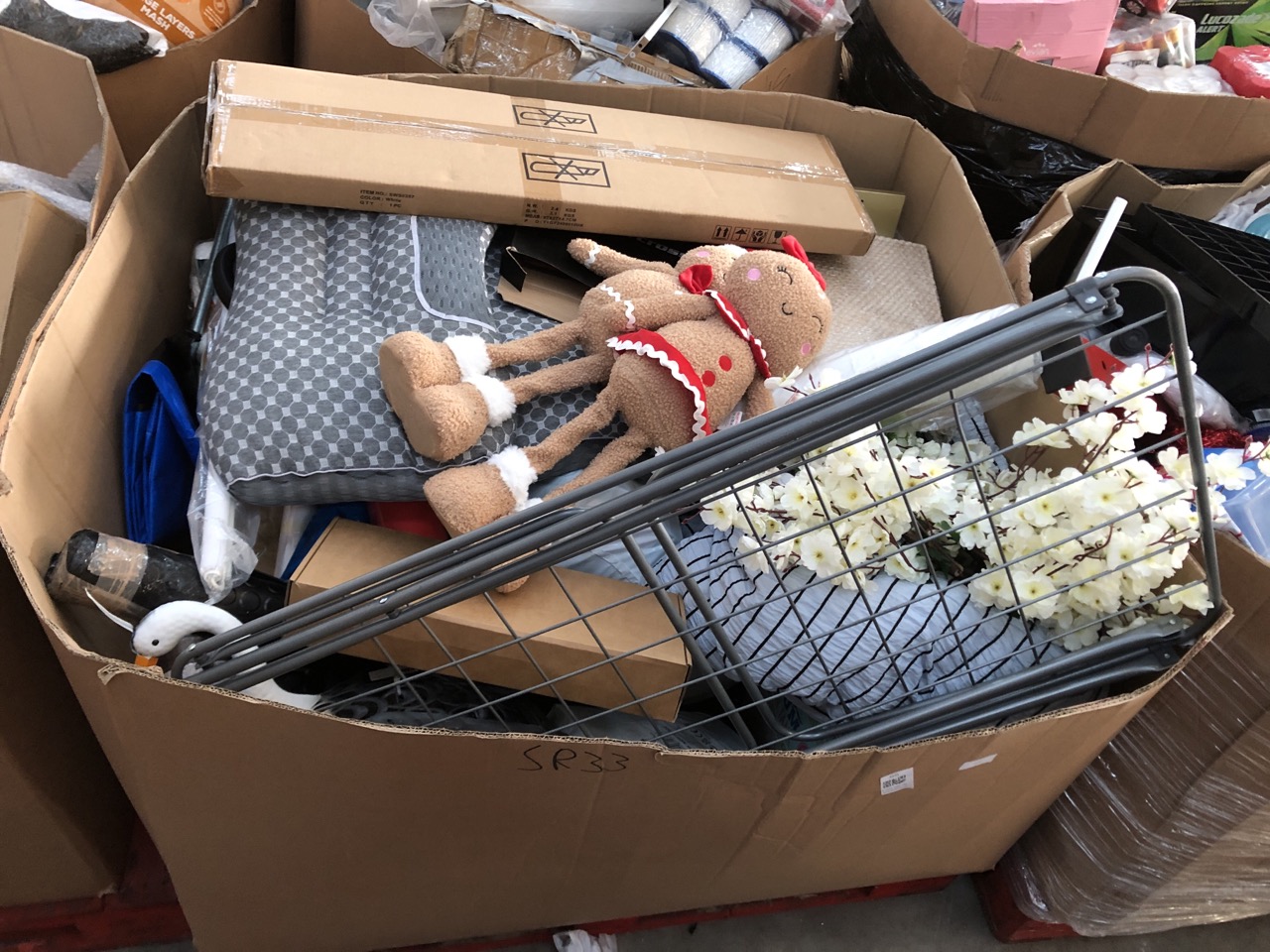 Lot 65  
            Edinburgh SR22 - Delivery Or Collection 

                
PALLET OF GENERAL GOODS TO INCLUDE SLEIGH BELLS GINGERBREAD DECORATION: LOCATION ...