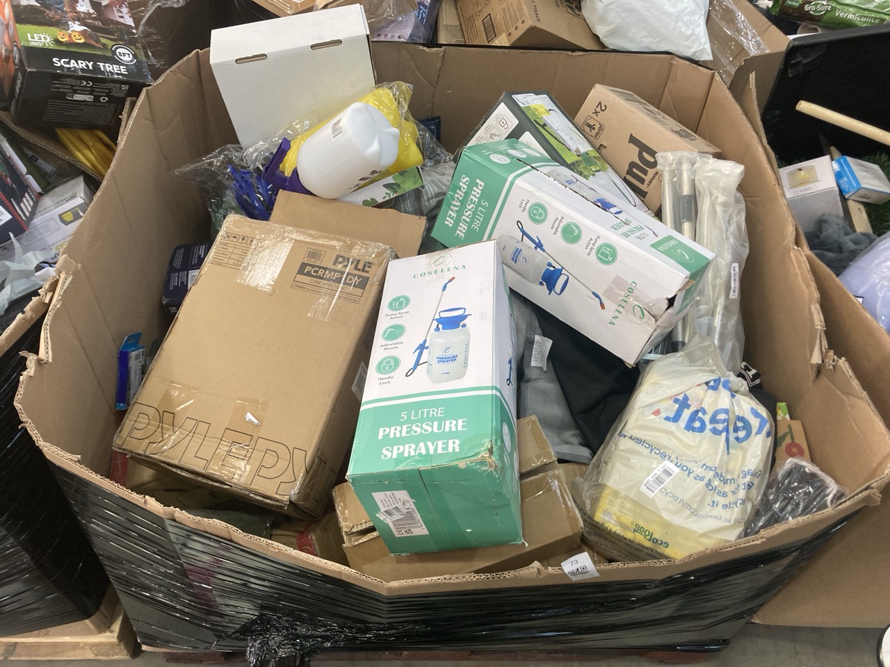 Lot 73  
            Edinburgh SR22 - Delivery Or Collection 

                
PALLET OF OUTDOOR & GARDEN TO INCLUDE COSELENA 5L GARDEN SPRAYER – HIGH-PRESSURE ...