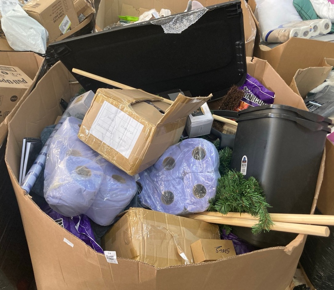 Lot 74  
            Edinburgh SR22 - Delivery Or Collection 

                
PALLET OF GENERAL GOODS TO INCLUDE SWING BIN.: LOCATION - PALLETS(COLLECTION OR O...