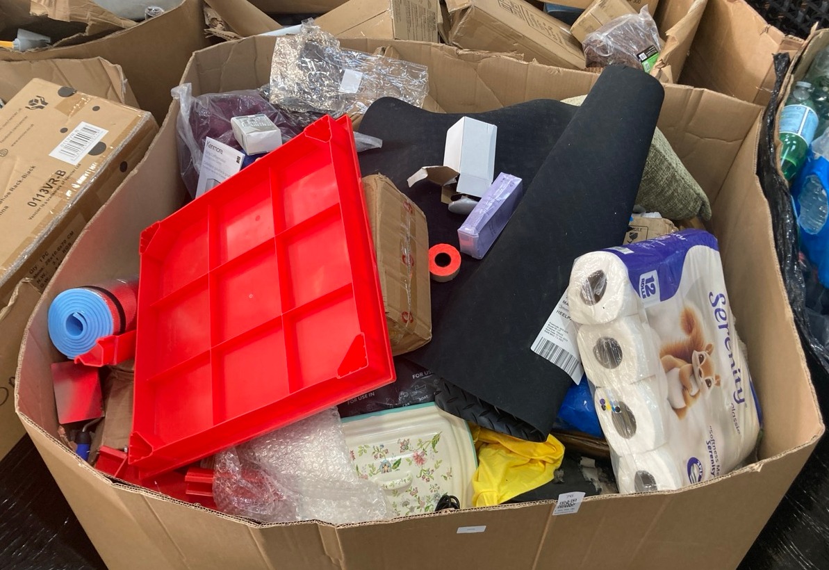 Lot 76  
            Edinburgh SR22 - Delivery Or Collection 

                
PALLET OF GENERAL GOODS TO INCLUDE SERENITY CLASSIC TOILET PAPER 12 PAC: LOCATION...