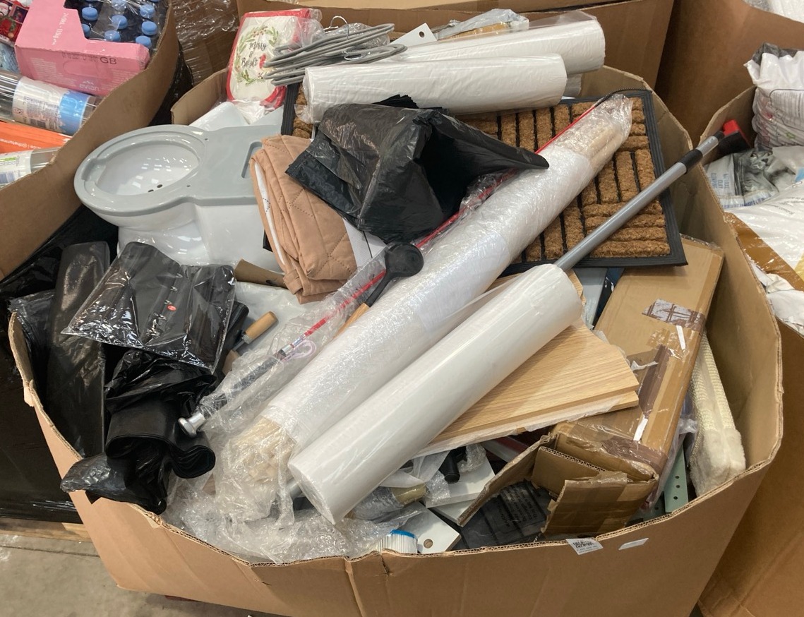 Lot 78  
            Edinburgh SR22 - Delivery Or Collection 

                
PALLET OF GENERAL GOODS TO INCLUDE EDS HIGH QUALITY DOORMAT 45 X 75XM APPROX: LOC...