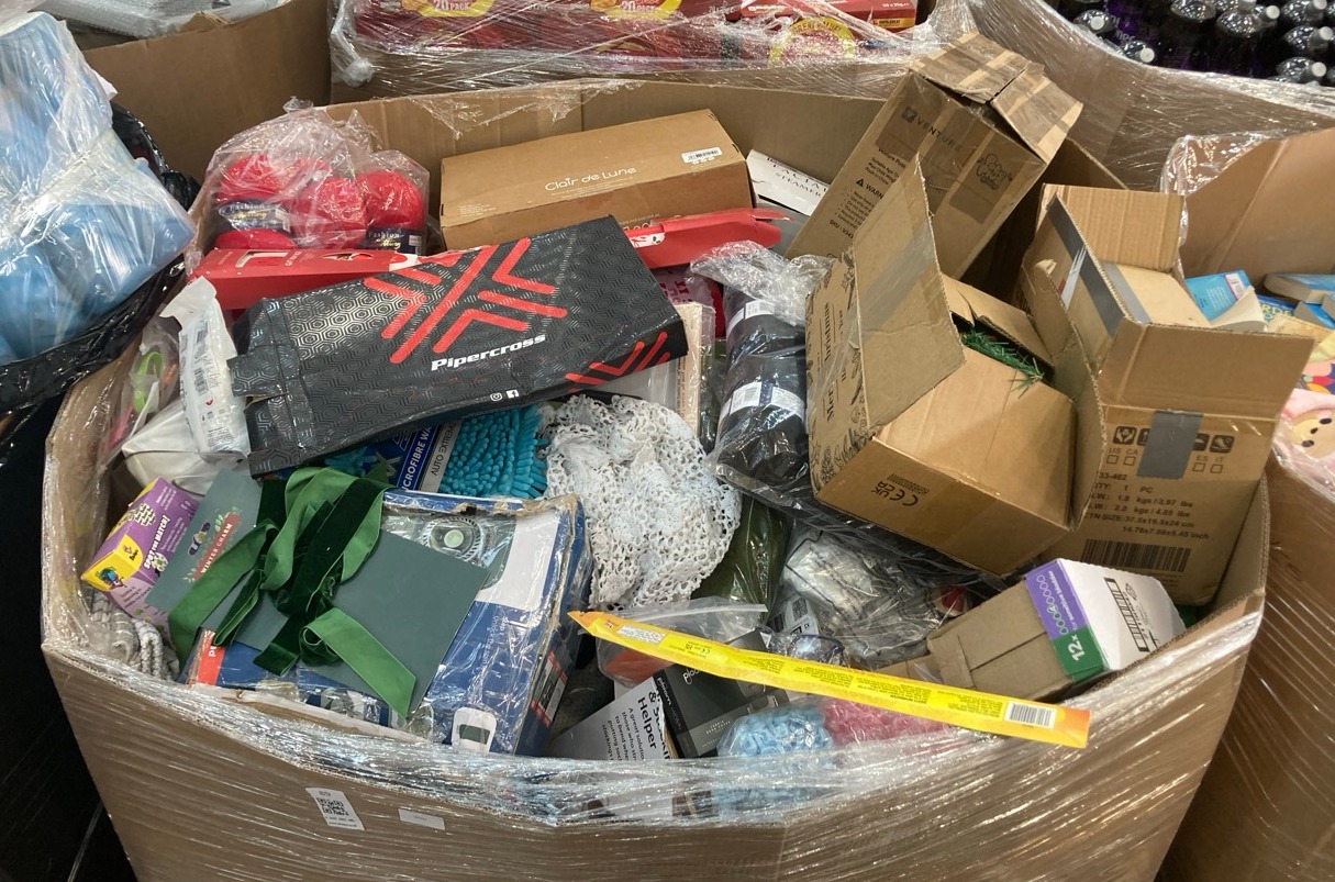 Lot 89  
            Edinburgh SR22 - Delivery Or Collection 

                
PALLET OF GENERAL GOODS TO INCLUDE TOBAR MONSTER GOLDEN SPARKLERS.: LOCATION - PA...