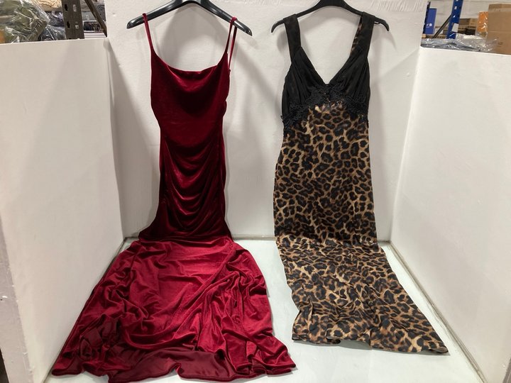 Lot 1001  
            Marchington SR13 - Parcel Delivery Only 

                
CLUBL LONDON ADELE VELVET RUCHED STRAPPY FISHTAIL MAXI DRESS IN BERRY - SIZE UK 1...