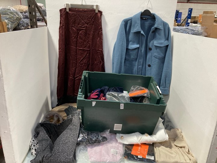 Lot 1005  
            Marchington SR13 - Parcel Delivery Only 

                
QTY OF ASSORTED WOMENS CLOTHING IN VARIOUS SIZES TO INCLUDE CREW CLOTHING COMPANY...