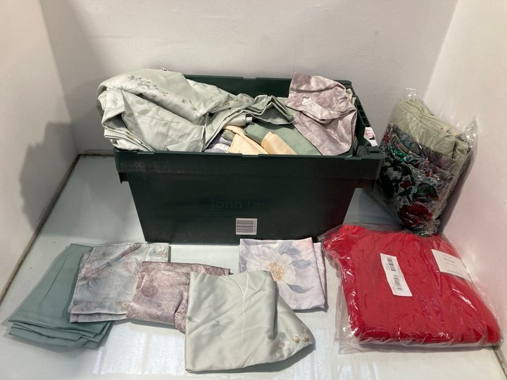 Lot 1006  
            Marchington SR13 - Parcel Delivery Only 

                
QTY OF ASSORTED HOUSEHOLD ITEMS TO INCLUDE CHRISTY PRISM BATH MAT IN FIRE ENGINE ...