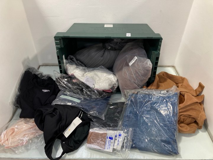 Lot 1011  
            Marchington SR13 - Parcel Delivery Only 

                
QTY OF ASSORTED WOMENS CLOTHING IN VARIOUS SIZES TO INCLUDE PINK BOUTIQUE BAE FOR...