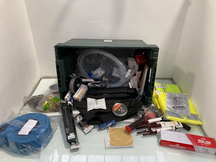 Lot 1022  
            Marchington SR13 - Parcel Delivery Only 

                
QTY OF HARDWARE ITEMS TO INCLUDE TIMCO TIMBER CONSTRUCTION SCREWS PACK: LOCATION ...