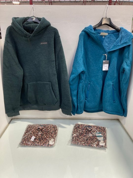 Lot 1026  
            Marchington SR13 - Parcel Delivery Only 

                
4 X ASSORTED WOMENS CLOTHING IN VARIOUS SIZES TO INCLUDE CREW CLOTHING COMPANY PR...