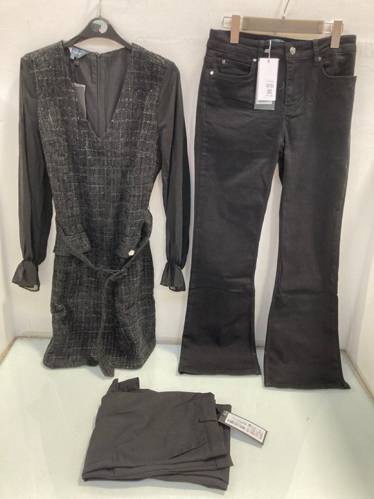 Lot 1028  
            Marchington SR13 - Parcel Delivery Only 

                
3 X SOSANDAR ASSORTED WOMENS CLOTHING IN - UK SIZE: 12 TO INCLUDE SHORT LEG KICK ...