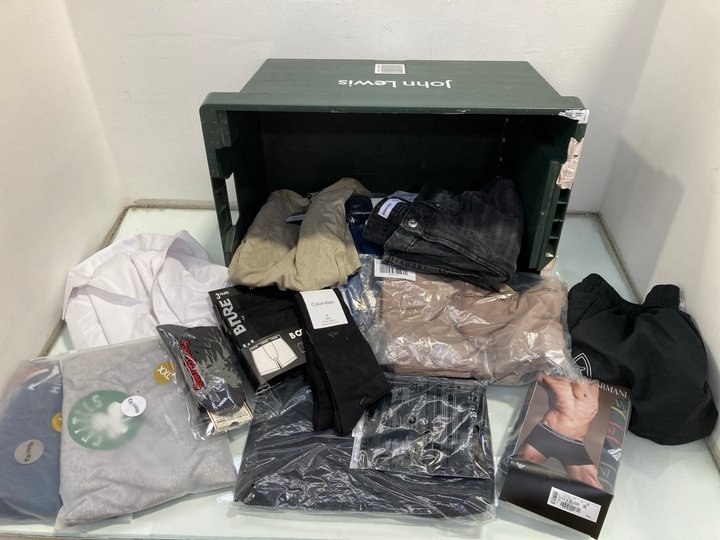 Lot 1033  
            Marchington SR13 - Parcel Delivery Only 

                
QTY OF ASSORTED MENS CLOTHING IN VARIOUS SIZES TO INCLUDE EMPORIO ARMANI PACK OF ...