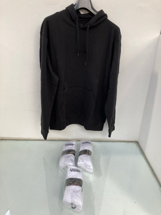 Lot 1036  
            Marchington SR13 - Parcel Delivery Only 

                
3 X PACKS OF 3 VANS OFF THE WALL WHITE SOCKS PAIRS - UK SIZE: 8.5-12 TO INCLUDE V...